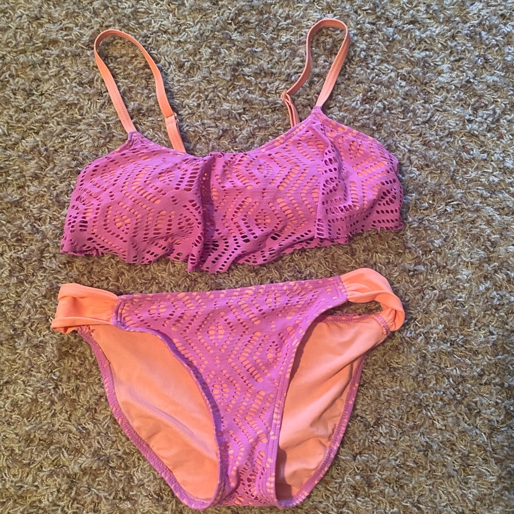 Swim suit. SEE DESCRIPTION ON SIZE